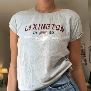  - Säljer denna Lexington t-shirt, knappt använd💞
