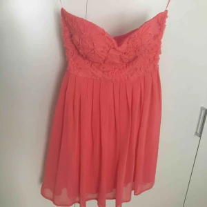  - Elise Ryan klänning i nytt skick