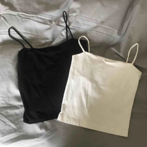  - Svart och vit linne från Gina Tricot. Båda för 80 kr inkl 18 frakt. Betalning med swish