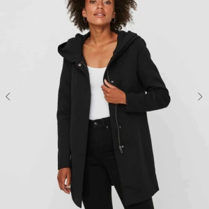  - Jättefin kappa från Vero Moda i fint skick inköpt förra hösten💕