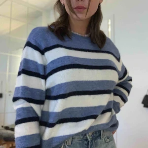  - Super mysig tröja i fint skick, perfa nu till hösten!