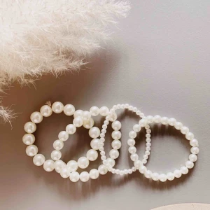  - 4st armband med pärlor. Vintage 