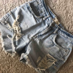  - Jeansshorts från Gina Tricot  Strl 34