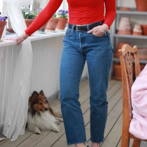  - Levis jeans som är märkte med 33 36 men jag är storlek 25 midja 30 längd och dom är lite stora på mig i midjan. Säljs för att dom tar plats i garderoben. Frakt tillkommer och skriv för frågor och bilder 