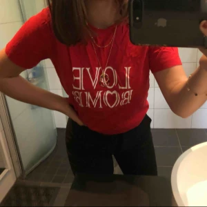  - Snygg röd tröja, aldrig använd❤️
