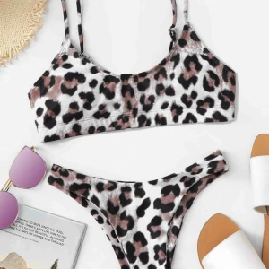  - Fick precis hem denna fina bikini och passade tyvärr inte heller som den andra bikinin :/, ord pris 400kr 