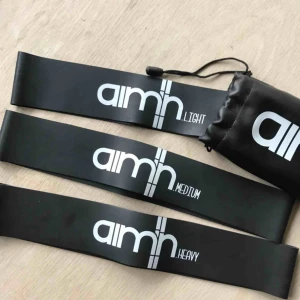  - Tre stycken resistance band i light, medium och heavy från Aimn, väldigt bra skick, endast använda 2-3 ggr! Nypris 179 kr✨ kan gå ner i pris vid snabb affär! Köparen står för frakt💰