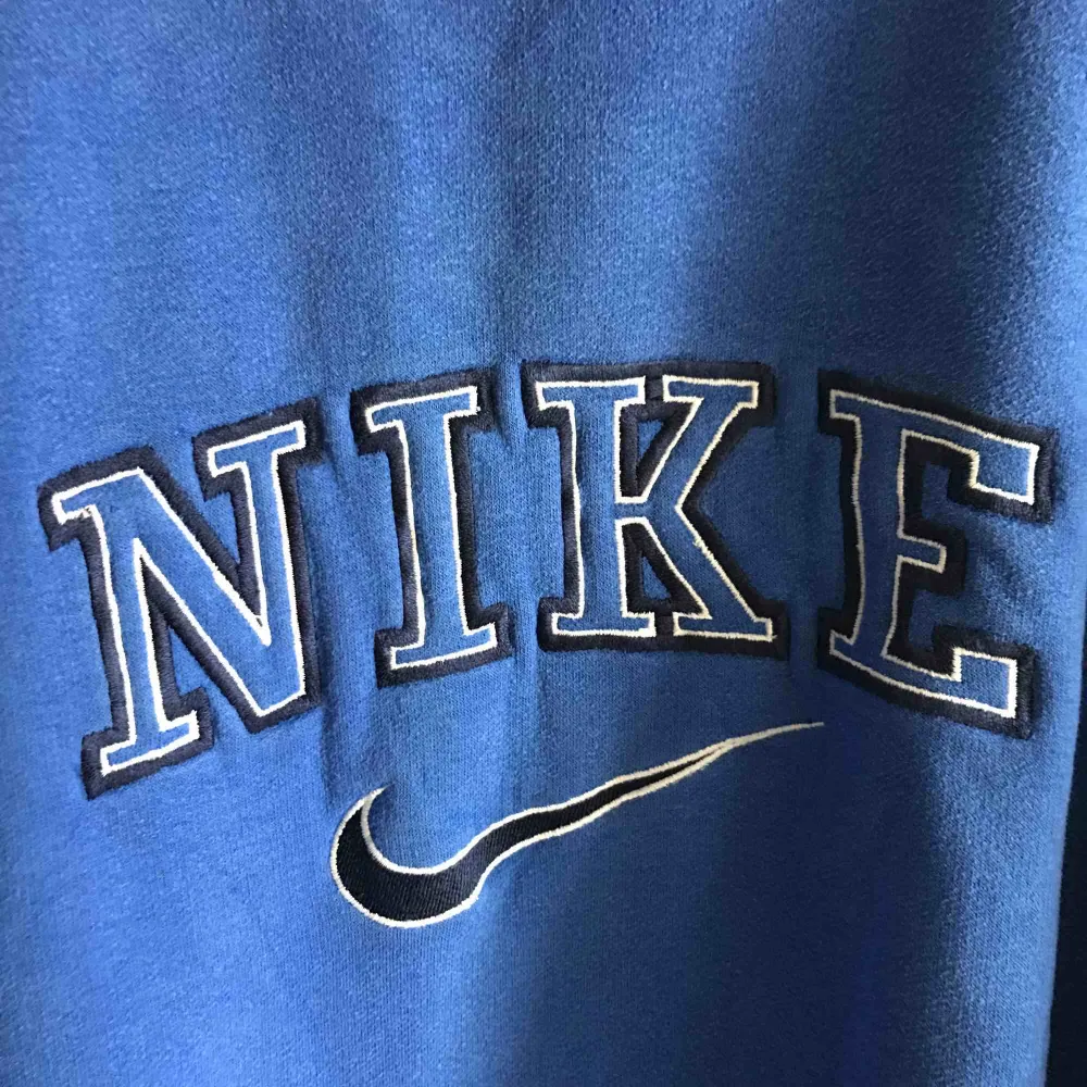 Croppad oversize tröcktröja från Nike. Frakt ingår!✨. Hoodies.