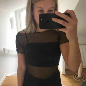  - En glittrig mesh topp från chiquelle. Säljer pga lite användning! 