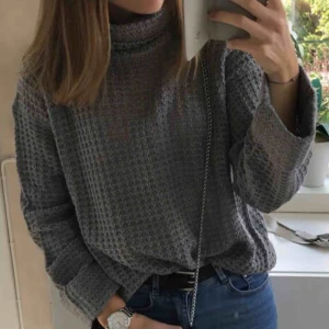  - Stickad tröja från NAKD förra året Använd fåtal gånger och är inga skador eller liknade Passar även en S