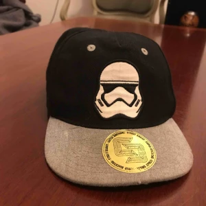  - Underbar Keps. Star Wars . Sky walker.   Xs 