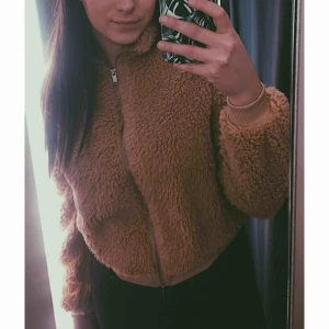  - Mysig tröja i fin beige färg. 