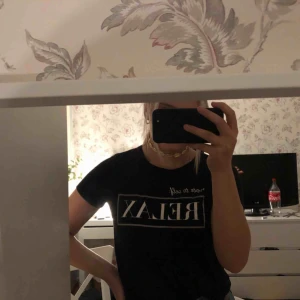  - Snygg t-shirt från bikbok ganska använd men ändå i fint skick 