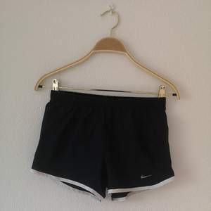 Svarta tränings shorts från Nike. 