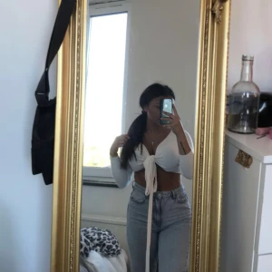  - Topp köpt i Spanien, går att knyta på massor av olika sätt. Endast använd en gång.