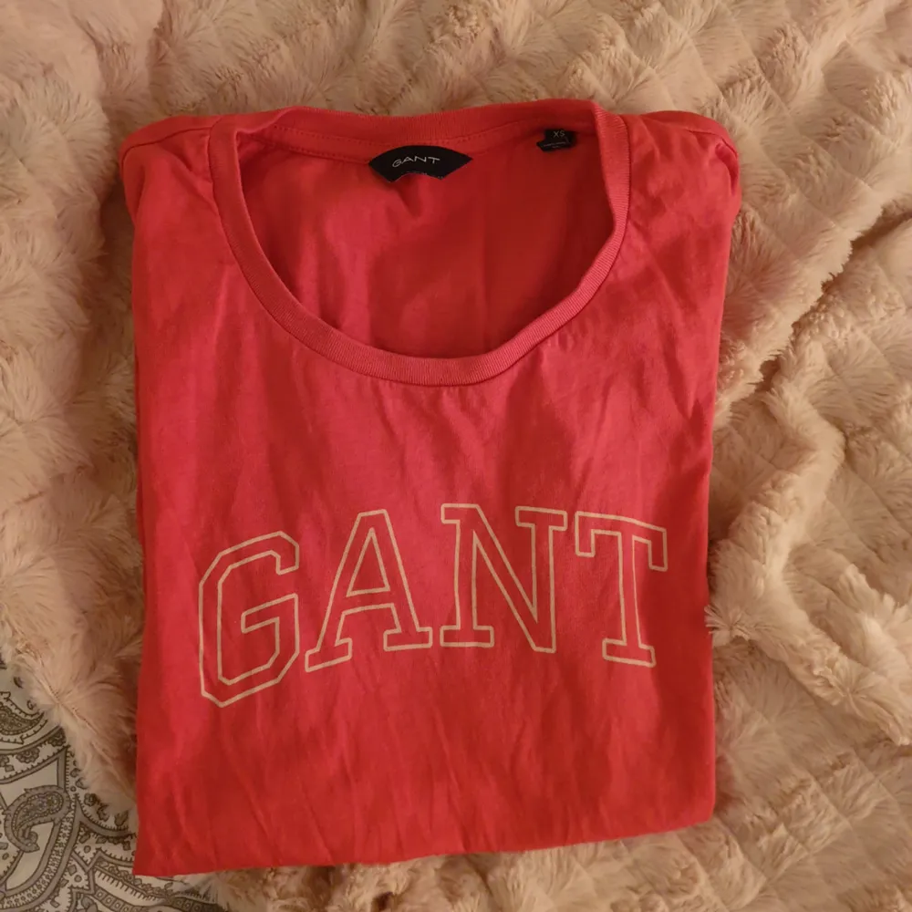 Helt ny Gant t-shirt, oanvänd . Övrigt.