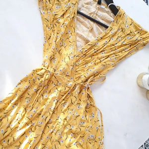  - OBS! Skrynkliga...   Klänningen är oanvänd och inköpt på H&M sommaren 2019    Kan mötas upp i Huddinge, Älvsjö, Årsta, Globen & Västberga