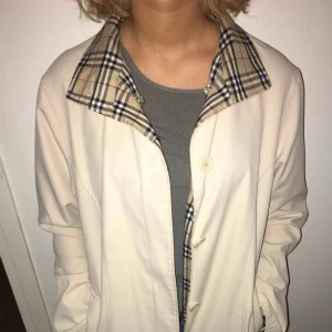  - Fejk Burberry kappa.