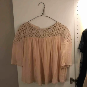  - Väldigt söt blus från zara! Kommer aldrig till användning 