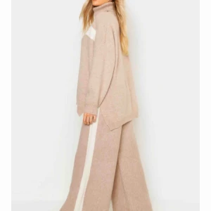  - Oöppnad förpackning, finns på boohoo för 720kr men jag säljer för 500kr då det inte kommit till användning. 