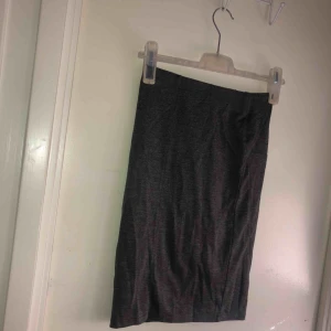  - En kort kjol för bara 40kr+ frakt om man ej bor i gbg Kommer såklart tvätta och stryka den innan den skickas💙🦋 ❤️❤️❤️