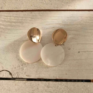  - örhänge💕 pris är inkl. frakt!