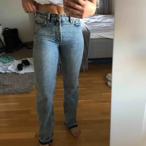  - Ett par super snygga jeans från carlings som tyvärr är för små för mig!