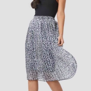  - Kjol från nakd. Nypris 400kr. Aldrig använd!