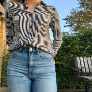  - Snygg randig skjorta i fint skick.