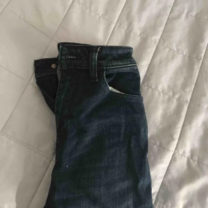  - Helt nya jeans sky high skinny 25/32, med prislappen kvar nypris 599kr nu 300kr+frakt 