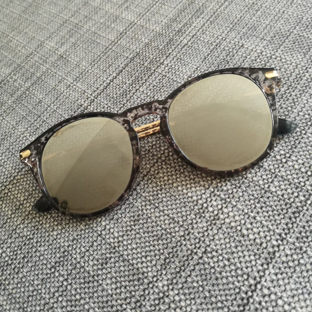  Solglasögon med spegelglas från Ur&Penn. Sparsamt använda. Frakt 27kr. . Accessoarer.