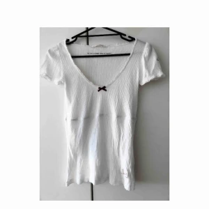  - Odd Molly tröja, oanvänd! 3e bilden visar ett pyttelitet hål som blivit efter tagen där prislappen suttit, syns inte alls. 100:-