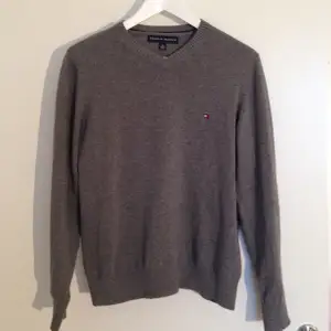 Perfect Christmas gift for him! TOMMY HILFIGER sweater 100% cotton in shape as new size XS