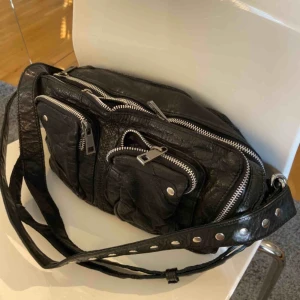  - Núnoo väska, ny skick! 