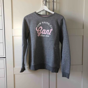 Gant tröja - Grå Gant college tröja, använd fåtal gånger