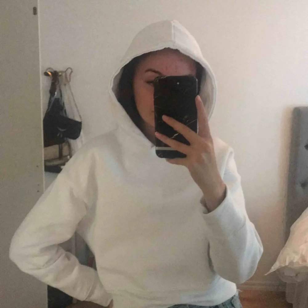 Skitnice vit hoodie från zara, 150 kr inklusive frakt💖. Hoodies.