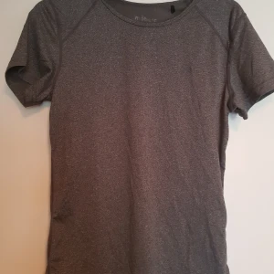  - Träningströjor använda en gång.   Köparen står för frakten.