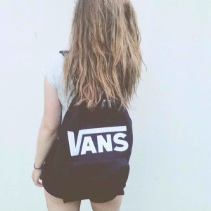  - Ryggsäck från Vans, ser ut som ny. Ytterfack och justerbara band