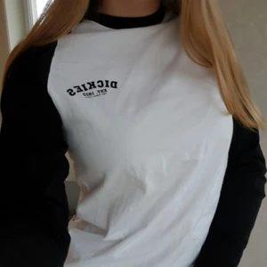  - Fin Dickies tröjja från Carlings. Köpt för 349kr och är sparsamt använd. Frakt ingår i priset!