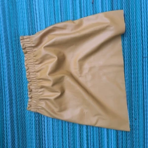  - Zara skinnkjol i senapsgult 