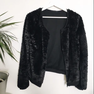  - Jätte mysig jacka/kofta från Kappahl! Använd fåtal gånger. 