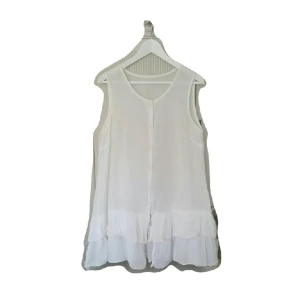  - Tunika/ topp i okänt material (misstänker syntet). Luftig och i gott skick. 🐑🐇🦄