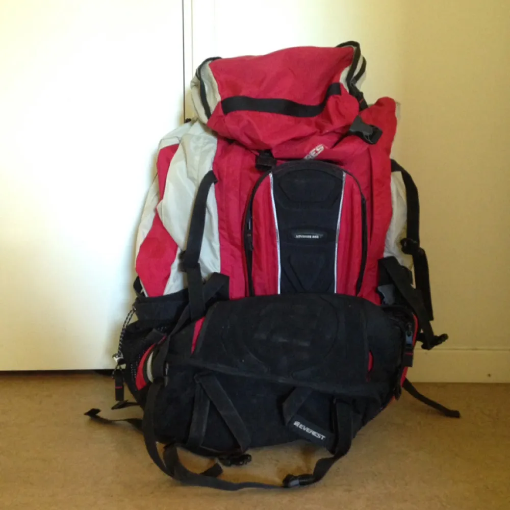 En grym backpack, många fack, rymlig, otroligt bekväm.. Väskor.