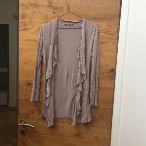  - Säljer massa kläder billigt pga flytt 