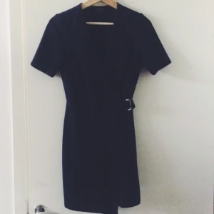  - Mörkblå kort klänning från Topshop. Använd en gång! 