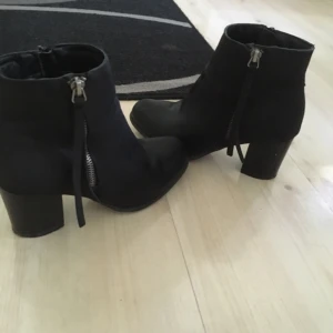  - Klackskor i begagnat skick! 70kr kan skickas mot fraktkostnad. 