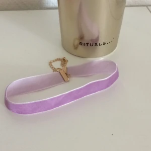  - Lila velvet choker