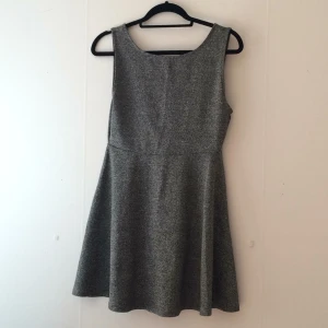  - Passar en 36a. Nyskick. Mörkgrå melerad