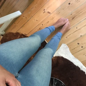  - Så snygga jeans fr River Island som jag ej kommer i längre :( storlek 8, vilket är en XS-liten S. Hämtas i Gbg eller skickas med posten mot fraktavgift 😊