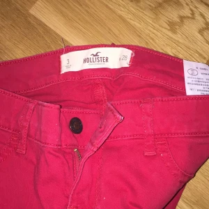  - Jeans DKNY och Hollister